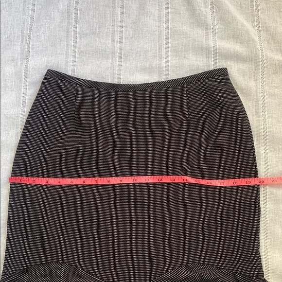 Y2k Knee-Length Pencil Skirt with Ruffled Flounce Hem. - Picture 7 of 12